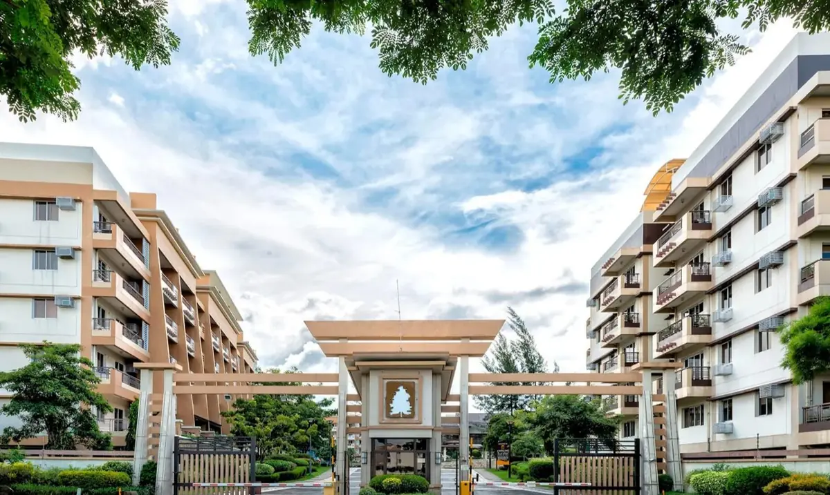 Main entrance gate at Cedar Crest, DMCI Homes condo in Acacia Estates, Taguig City, actual photo