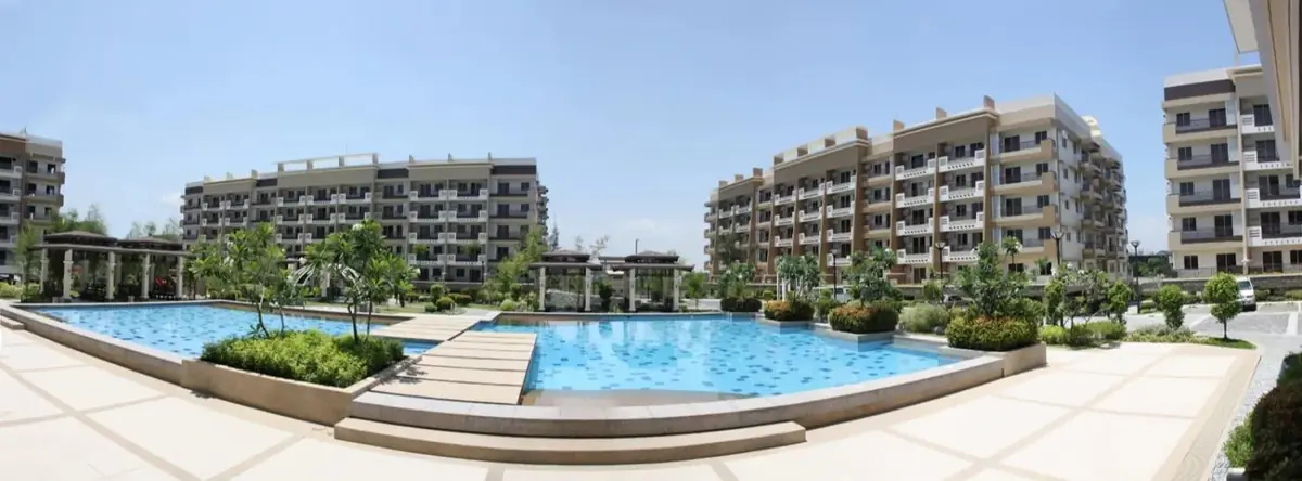 Leisure pool complex in the shared amenity area at Cedar Crest, DMCI Homes condo in Acacia Estates, Taguig City, actual photo