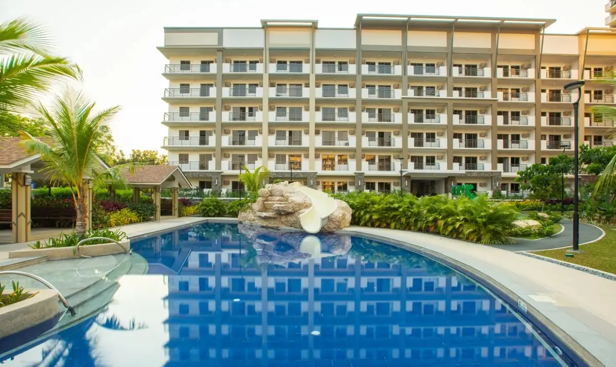Maple Place kiddie pool with rock waterslide, DMCI Homes condo amenity in Acacia Estates, Taguig City, actual photo