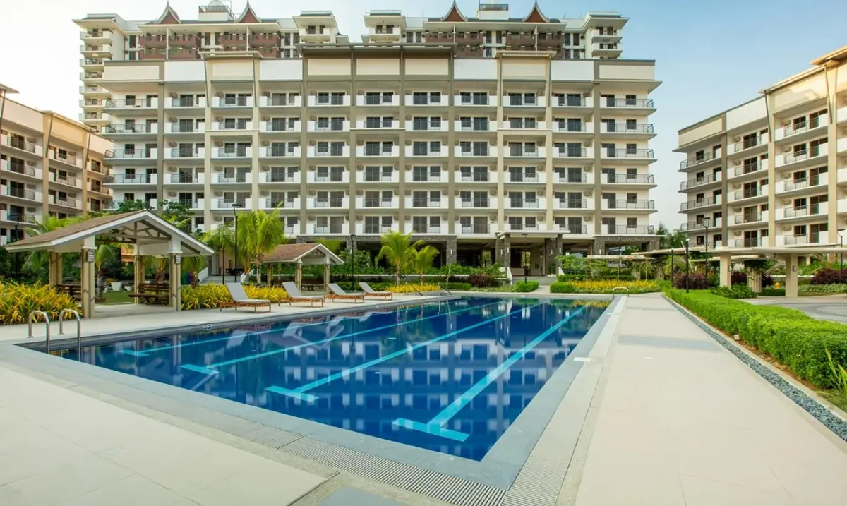 Maple Place lap pool with residential towers behind, DMCI Homes condo amenity in Acacia Estates, Taguig City, actual photo