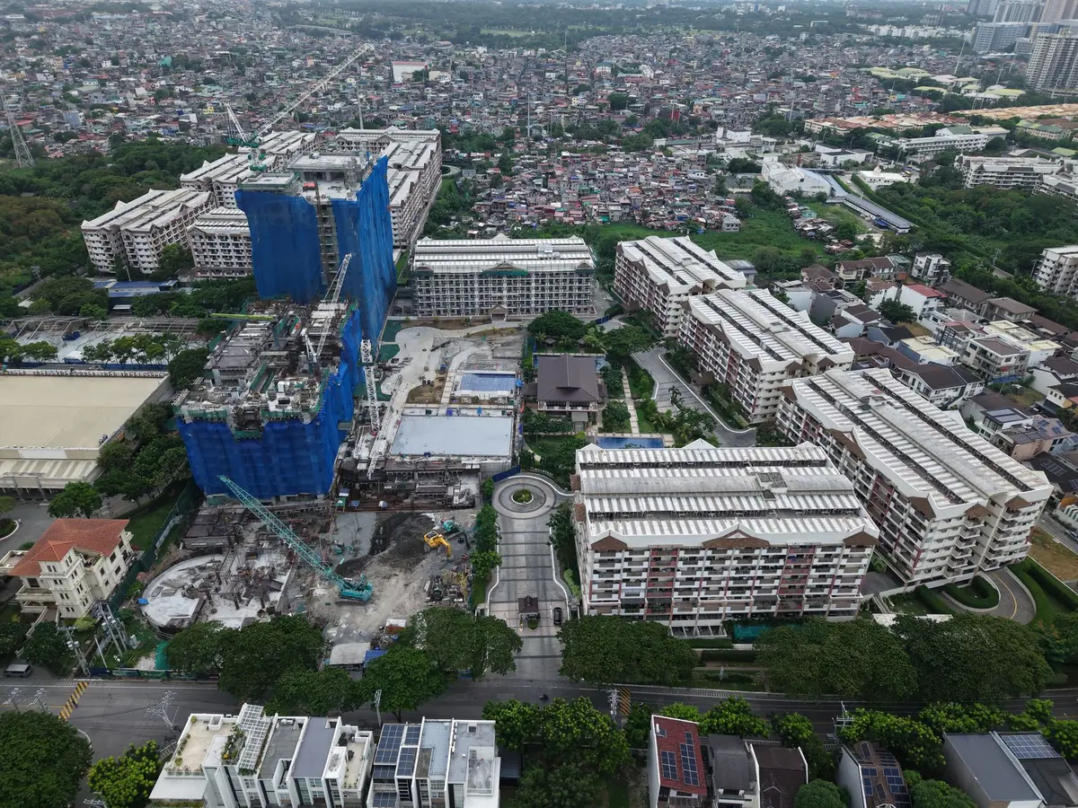 Mulberry Place construction site aerial progress photo, June 2026, Building 1 Paisley tower under construction, Acacia Estates Taguig, actual photo